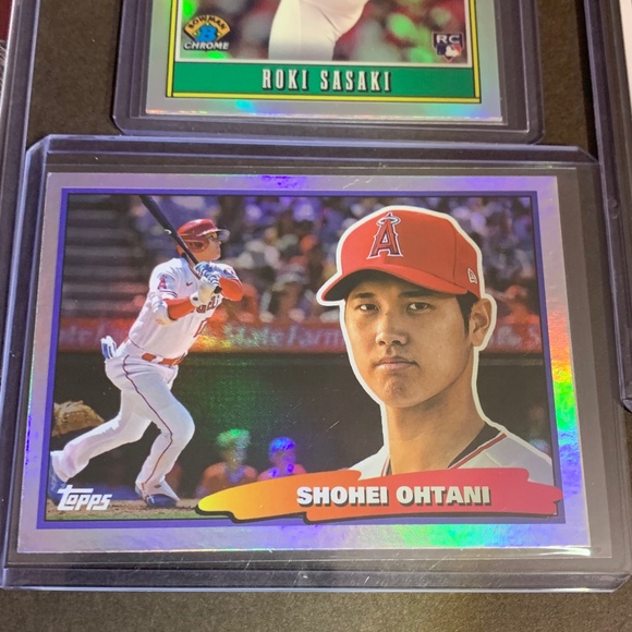 Shohei Ohtani foil refractor, Yoshinobu Yamamoto Rookie, Roki Sasaki (RC) - Picture 2 of 9